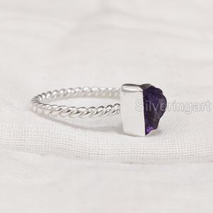 Anillo de plata de ley 925 con piedra natural de amatista en bruto para mujer, diseño de banda retorcida, ideal para San Valentín, piedra de nacimiento de febrero - Product Image 3