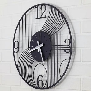 Reloj de pared de metal negro redondo único, diseño moderno y elegante, añade un aspecto sofisticado y elegante a cualquier habitación u oficina - Product Image 4