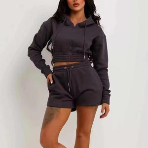 ชุดครอปมีฮู้ด2ชิ้นสำหรับผู้หญิงชุดครอป2ชิ้นเสื้อครอปผ้าฝ้าย100% พื้นโลโก้แบบกำหนดเองสำหรับฤดูหนาว - Product Image 1