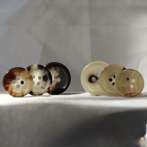 Botones de Cuerno de Búfalo Natural al por Mayor, Acabados y Coloridos para Accesorios de Ropa, Alta Calidad - Product Image 1