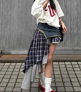 HT25 T-shirt à manches courtes avec épaule inclinée style américain classique coupe ample vêtements d'été pour les femmes demi-manches épaules dénudées - Product Image 2