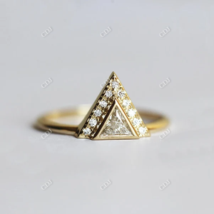 Gran oferta, conjunto de bisel de diamantes de moissanita de corte triangular de plata esterlina, anillos de compromiso y boda de racimo de Halo, fabricación de India - Product Image 2