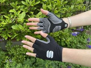 Gants de sport en cuir antidérapants demi-doigts pour hommes et femmes Gants de fitness respirants pour l'haltérophilie et le cyclisme en plein air - Product Image 3