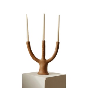 Bougeoir en bois à trois piliers fait à la main de l'exportateur indien pour les mariages fêtes de noël décor de table d'hôtel à domicile tarif de gros - Product Image 1