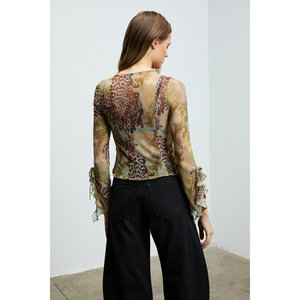 GRIMELANGE ZAVINE Blusa con volantes y cierre Agraf de tela de malla elástica estampada y de textura suave para mujer - Product Image 6