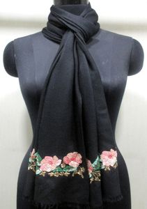 Tissu d'écharpe de broderie personnalisé avec service d'étiquetage blanc pour des commandes en gros de haute qualité et des solutions de marque sur mesure à bas quantité minimale de commande - Product Image 2