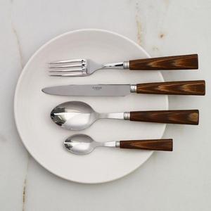 Couverts en acier et en bois élégants et fonctionnels pour les dîners de famille et les occasions spéciales avec une touche esthétique unique - Product Image 5