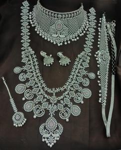 Élégant ensemble de bijoux AD finition argent parfait pour les fiançailles de la mariée et les vêtements de fête pour les femmes et les filles pour les mariages - Product Image 2