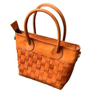 Mini bolso de cuero elegante Diseño tejido único hecho a mano con cuero tejido y panel de estilo moderno Indonesia - Product Image 6