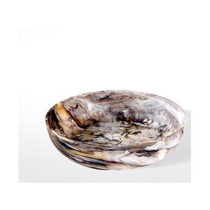 Bol de service en résine fait main avec finition lisse brillante design artistique moderne idéal pour les collations aux fruits, les salades ou la décoration de table - Product Image 1