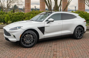 SCFVUJAW9MTV02725 2023 รถเอสยูวีหรูหรา ขับเคลื่อนสี่ล้อ เครื่องยนต์ 4.0 ลิตร ทวินเทอร์โบ V8 697 แรงม้า แรงบิด 900 นิวตันเมตร ความเร็วสูงสุด 310 กม./ชม. ไมล์น้อย อะไหล่แท้จากโรงงาน - Product Image 3