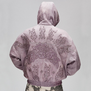 Veste d'hiver à capuche universitaire en cuir véritable personnalisée pour hommes, motif de lettres de style universitaire avec broderie en strass à la mode - Product Image 2