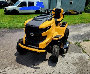 Tractor Cortacésped Cub Cadet XT1 LT46 Serie Enduro de 24 HP, Eléctrico, de 4 Tiempos, para Jardines Grandes, con Plataforma de Corte Resistente y Funcionamiento Suave - Product Image 3