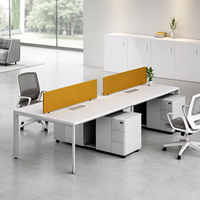 Bureau de travail ergonomique moderne en bois blanc, conception modulaire à assembler, supportant une station de travail informatique pour deux personnes, idéal pour le partage entre collègues.