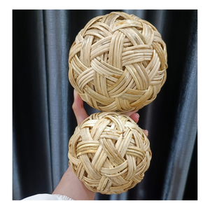 Balle en rotin artisanale pour le jeu Sepak-Takraw, disponible en plusieurs tailles - Balle en rotin naturelle traditionnelle provenant d'une usine vietnamienne - Product Image 5