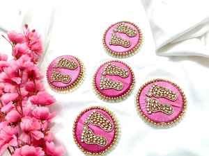 Kundan piedra Laxmi Charan Paduka diosa pies hechos a mano Mata Rani pies para Diwali Pooja decoraciones de inauguración favores religiosos - Product Image 2