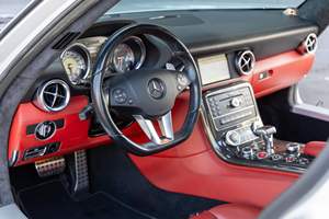 Mercedes-Benz SLS AMG Coupé 2011 Usado, 563 hp, Motor V8 Construido a Mano, Interior Rojo Clásico, Proveniente de Clima Cálido, Sin Modificaciones - Product Image 4