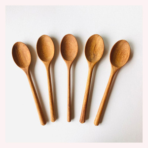 Cuillère de cuisine et de service artisanale en bois d'olivier, ustensile en bois de qualité supérieure, non toxique et écologique pour cuisines gastronomiques - Product Image 1