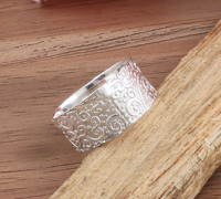 Bague Statement Large Évasée en Argent Sterling avec Motif Étoilé Gravé et Sertissage Clos, Style Bohème, pour Femme, Idéale pour les Fêtes