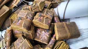 Hecho a medida, descubra la combinación de estilo y función con nuestros diarios de cuero impresos para notas con fines de reventa. - Product Image 2