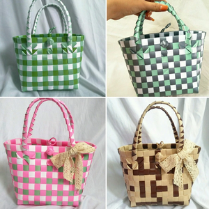 Bolsa de plástico hecha a mano de Vietnam de moda, ligera y reutilizable para viajes a la playa, comestibles o uso diario - Product Image 4