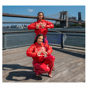 Veste bomber en similicuir rouge respirante de la sororité Delta Sigma Theta, avec lettres grecques brodées, pour femmes. - Product Image 3