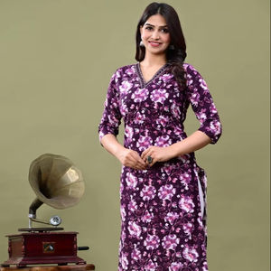 ชุดคุर्ตาพิมพ์ลายดอกไม้สไตล์โมเดิร์นสำหรับผู้หญิง ทรงตรง สวมใส่สบาย ผลิตจากผ้าเรยอนแท้ เสื้อผ้าสไตล์อินเดียและปากีสถานสำหรับผู้หญิง - Product Image 1