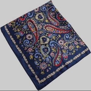 Gros carré personnalisé impression numérique Bandana cheveux foulard dame dernières écharpes haute qualité fabricant produits faits à la main - Product Image 6