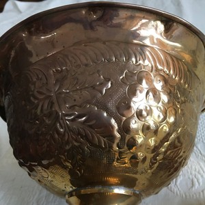 Bol de service en métal Ustensiles de cuisine Bol de vaisselle multi-usages au prix de gros Fabriqué en Inde Cadeaux de pendaison de crémaillère par KHOOSI - Product Image 2