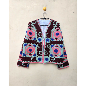 Hecho a mano Vintage indio Suzani bordado invierno transpirable chaqueta de mujer vibrante único prendas de vestir algodón relleno raya lino - Product Image 1