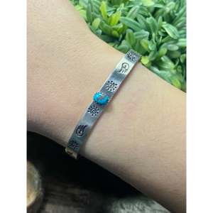 B. สร้อยข้อมือแฟชั่นสีเทอร์ควอยซ์และเงินสเตอร์ลิงยี่ห้อ Shorty Kingman - Product Image 1