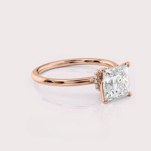 Anillo Solitario Minimalista con Diamante Cultivado en Laboratorio, Corte Princesa, Oro Blanco/Amarillo/Rosa de 14 Quilates - Product Image 2