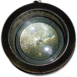 Brújula de bolsillo de latón portátil de diseño antiguo para viajes y senderismo luminosa nueva herramienta de navegación de venta de reloj para acampar al aire libre - Product Image 4