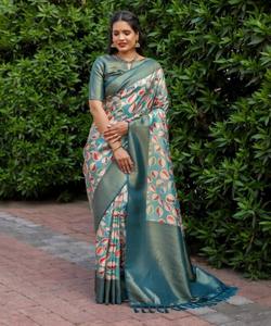 โอบกอดความหลากหลายทางวัฒนธรรมด้วยส่าหรีผ้าไหมอินเดียและปากีสถานฉลองประเพณีอันยาวนานสำหรับชุดปาร์ตี้ - Product Image 1