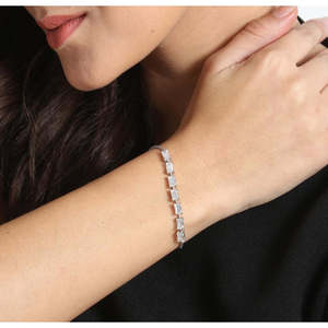 Pulsera Solitario Viola de Plata de Ley 925 CLARA con Circonita Suiza y Diamante de Corte Esmeralda, Regalo para Mujeres y Niñas - Product Image 4