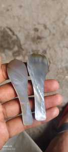 Cuillères en nacre noire sur mesure idéales pour le caviar adaptées à la revente par les magasins à domicile - Product Image 2