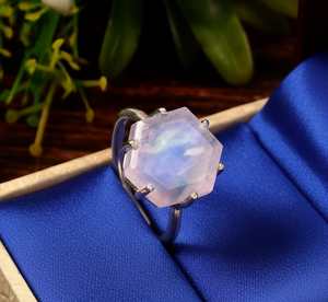 Anillo de piedra lunar arcoíris con forma hexagonal de Plata de Ley 925 - Product Image 6