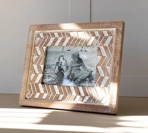 กรอบรูปทำจากไม้เรซิ่นกระดูกอันหรูหรามีลวดลายแกะสลักด้วยมือที่สวยงามและพื้นผิวขัดเงามันเหมาะสำหรับตกแต่งบ้าน - Product Image 1