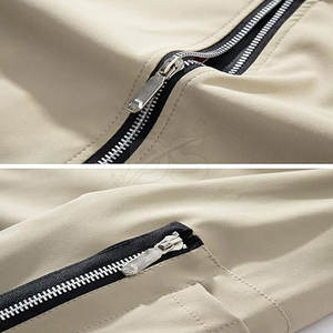 แจ็คเก็ตบอมเบอร์ผู้ชายสำหรับฤดูหนาว ขายส่ง แห้งเร็ว ระบายอากาศได้ดี น้ำหนักเบา เป็นมิตรกับสิ่งแวดล้อม มีโลโก้ด้านหน้า ผลิตจากผ้าโพลีเอสเตอร์/ไนลอน - Product Image 4