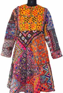 Veste Boho Banjara pour femme avec patchwork vintage perlé pailleté écologique et bouton décoré - Product Image 3
