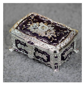 Boîte à bijoux en argent en relief floral et éléphant, disponible au prix de gros. Pour rehausser votre collection - Product Image 6