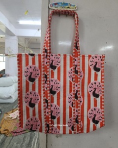 Sac fourre-tout matelassé de voyage léger noir pour femmes sac à main de rembourrage matelassé doux sac fourre-tout matelassé - Product Image 4