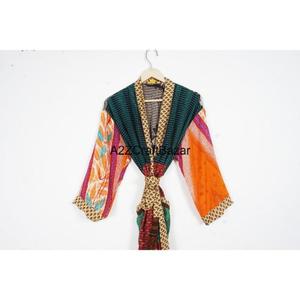 Robe en soie recyclée à 100%, confortable, style bohème, patchwork, longue robe de plage, kimono, élégante robe en soie imprimée, sari pour l'été - Product Image 2