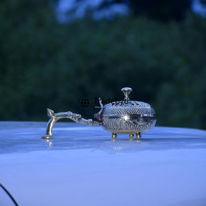 Tradebyd Premium hecho a mano Metal Bakhoor quemador elegante incienso árabe titular para uso doméstico y de oficina - Product Image 3