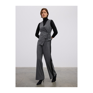 Chaleco sin mangas con cinturón de diseño único para mujer, chaleco asimétrico de mezcla de viscosa con lazo ajustable. - Product Image 2