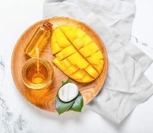 Fabricant Usine en gros d'huile de support de graines de mangue 100% pure et naturelle de qualité supérieure huile de support de graines de mangue d'Inde - Product Image 1