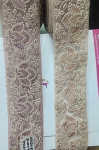 Rubans et lacets brodés à la machine sur mesure de différents modèles et couleurs pour robes de mariée sur tissu en filet de 2 pouces de largeur - Product Image 2