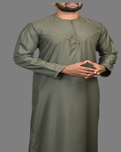 Sweat à capuche décontracté en soie de haute qualité pour hommes, robe traditionnelle musulmane de taille personnalisée, longue robe de style garçon avec accessoire exclusif - Product Image 2