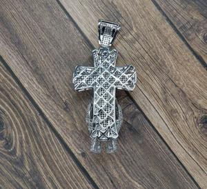 Pendentif pour homme en argent sterling 925 plaqué or jaune 14K avec breloques de fête élégantes et croix et pointeur en diamant Moissanite VVS - Product Image 4