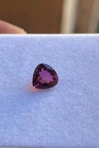 Piedra Preciosa de Turmalina Rosa Natural en Forma de Corazón - Product Image 4